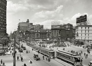 Detroit Woodward Avenue and Hudson’s, 1917